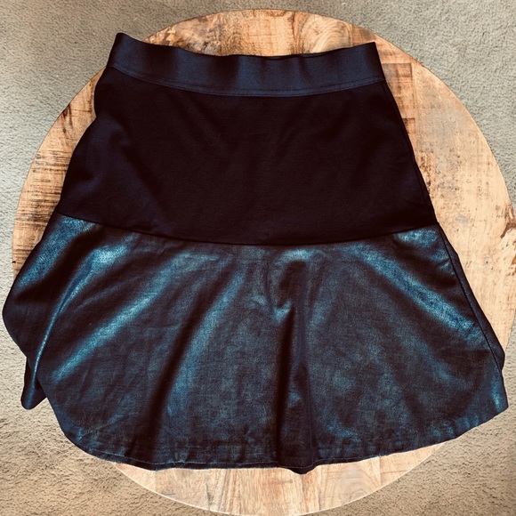 Sold…FAUX Black LEATHER SKIRT - Picture 2 of 6